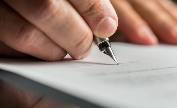 signing business contract